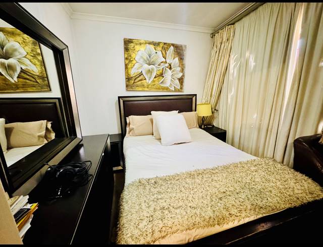 2 BEDROOM FLAT FOR SALE IN MAROELADAL